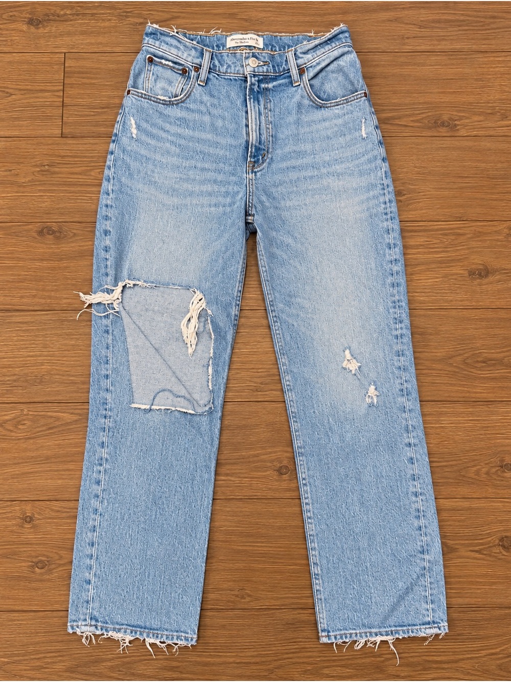 Abercrombie & Fitch Light Blue Distressed Straight-Leg Jeans -Size 28 / 6